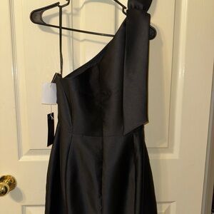 BOW ONE-SHOULDER FULL A-LINE SATIN MAXI DRESS IN BLACK size 12